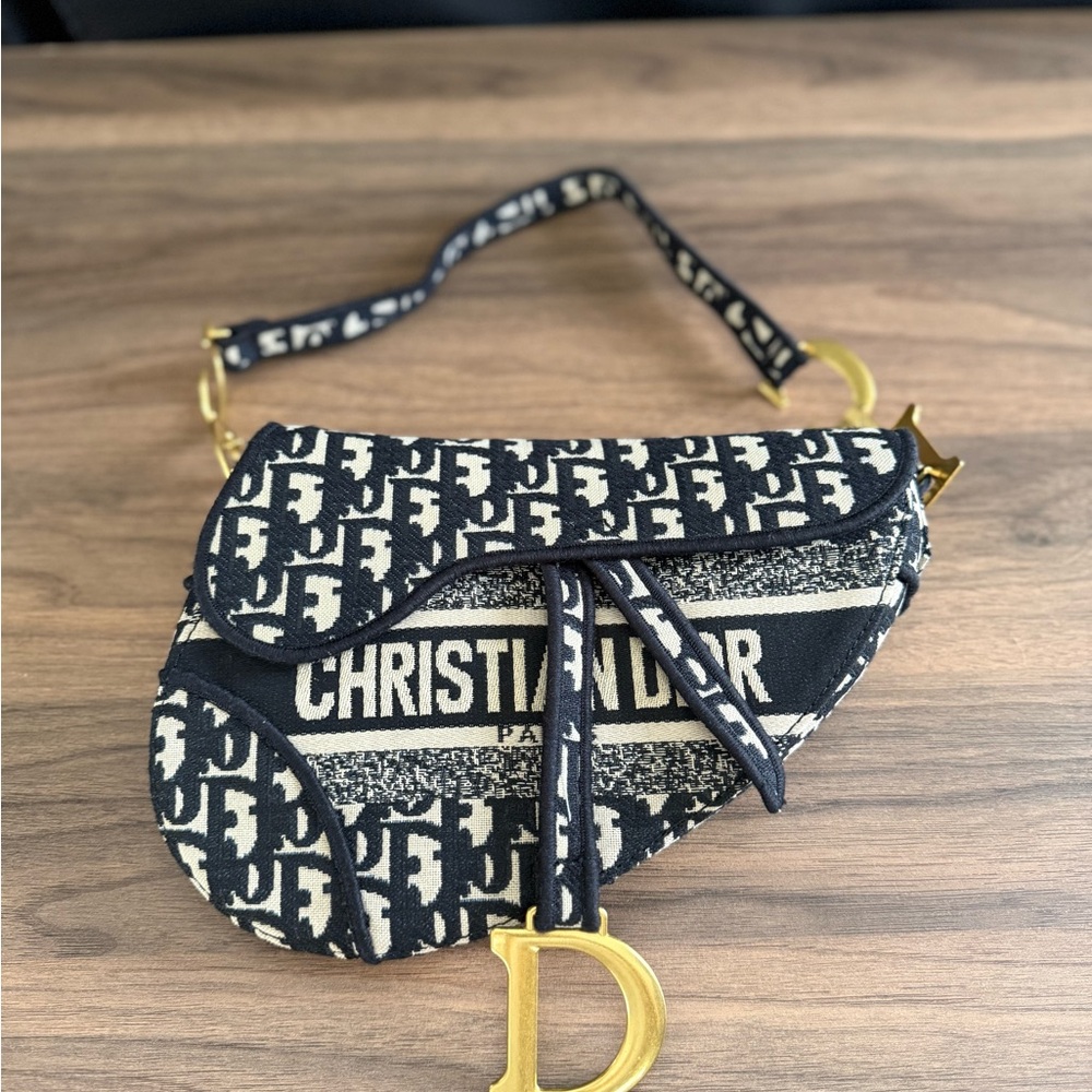 Saddle Bag in Black and Cream